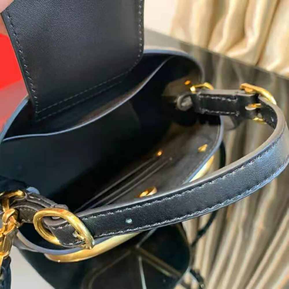 TÚI Valentino Women Garavani Supervee Handbag in Calfskin Leather-Black