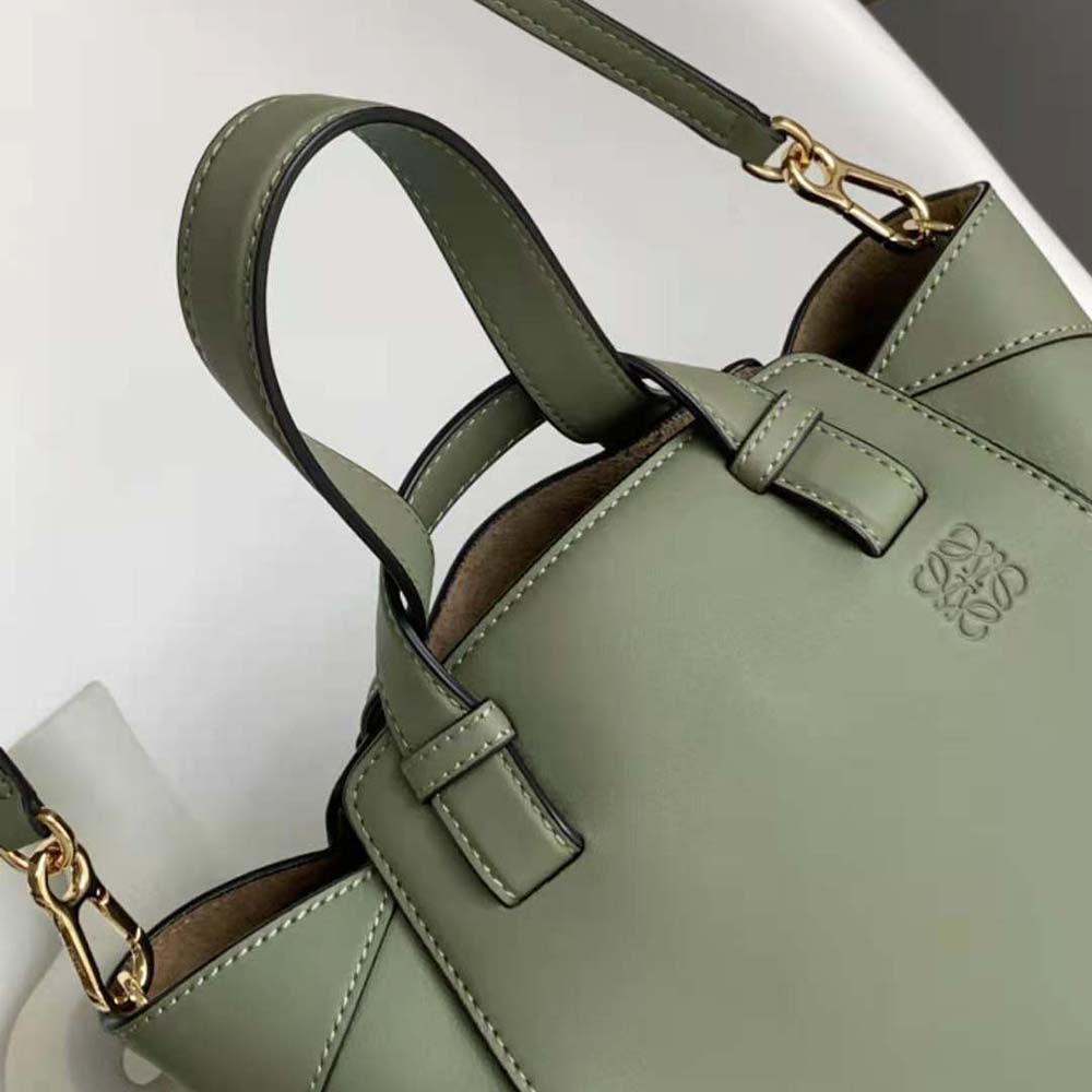 TÚI Loewe Women Hammock Nugget Bag in Nappa Calfskin-Green