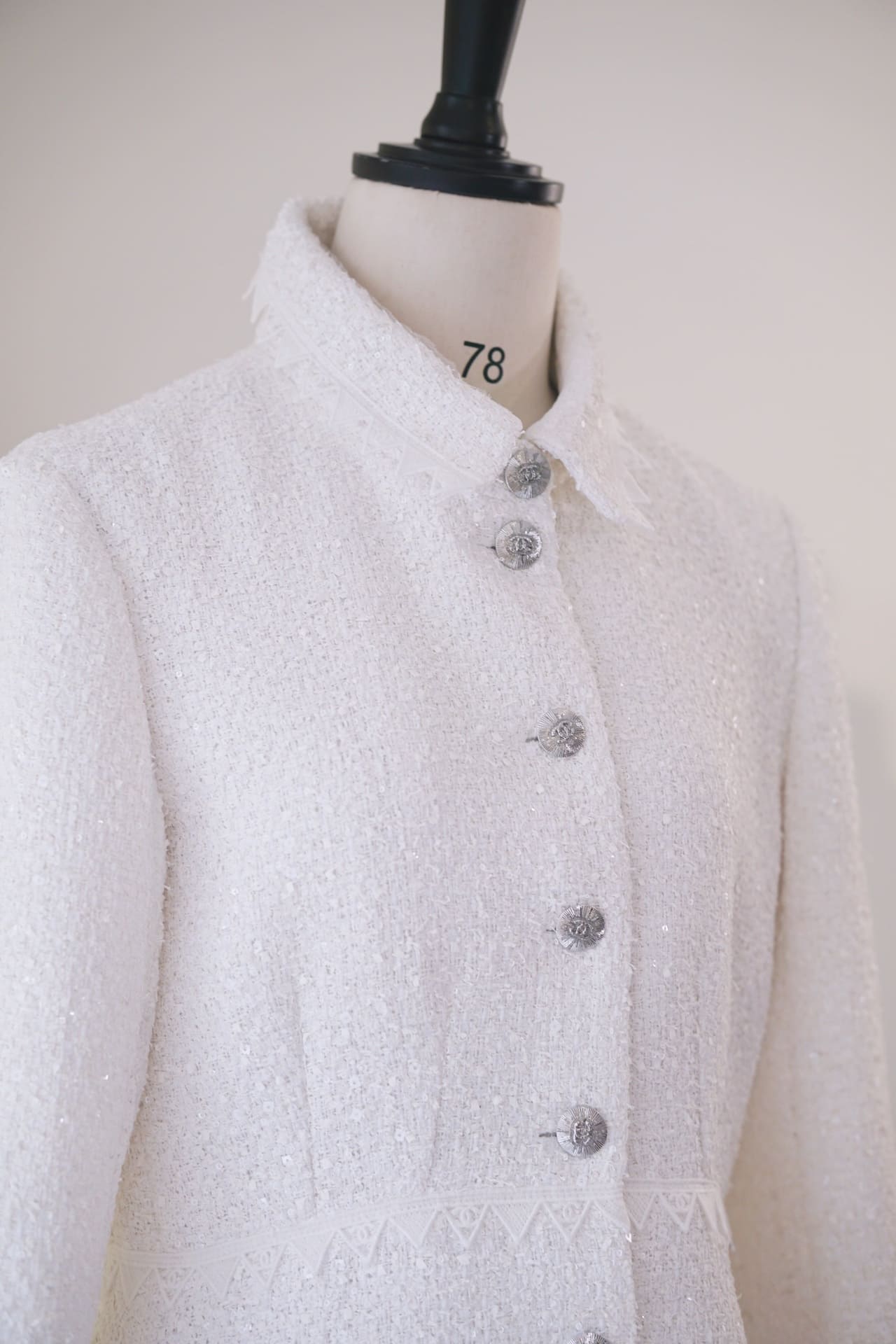 BỘ ĐỒ CHANEL CÔNG SỞ MÀU TRẮNG SANG TRỌNG MID DRESS High Classy