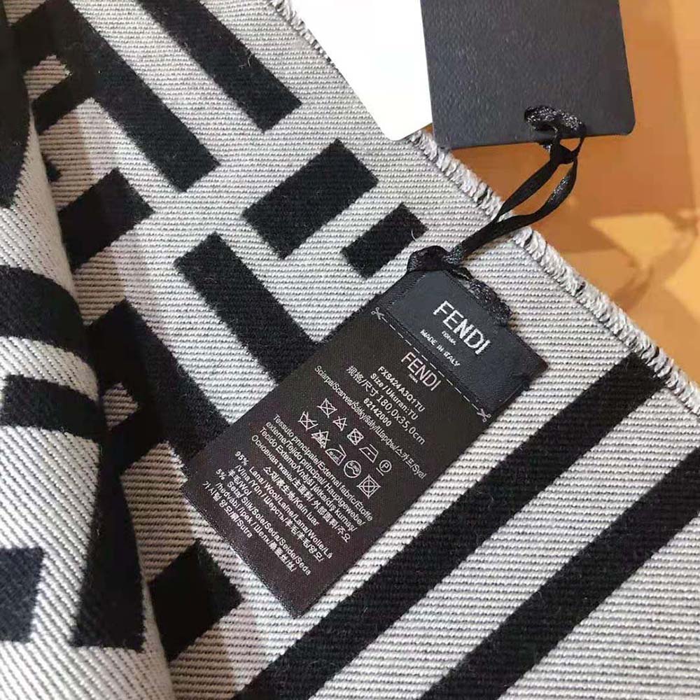 KHĂN Fendi Beige Wool and Silk Scarf