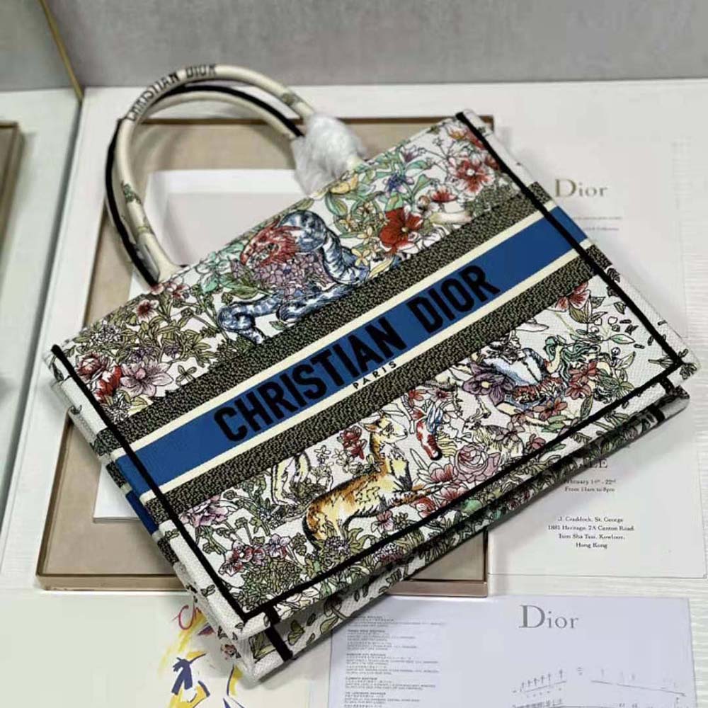TÚI Dior Women Medium Dior Book Tote Latte D-Constellation Embroidery