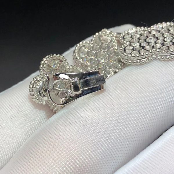 Bông tai Van Cleef & Arpels Magic Alhambra 3 Motif kim cương vàng trắng 18K