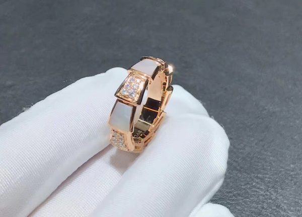 Nhẫn BVLGARI Serpenti Viper kim cương xà cừ vàng hồng 18K