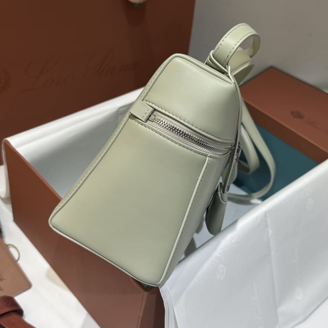 TÚI Loro Piana Women Extra bằng da bê màu trắng