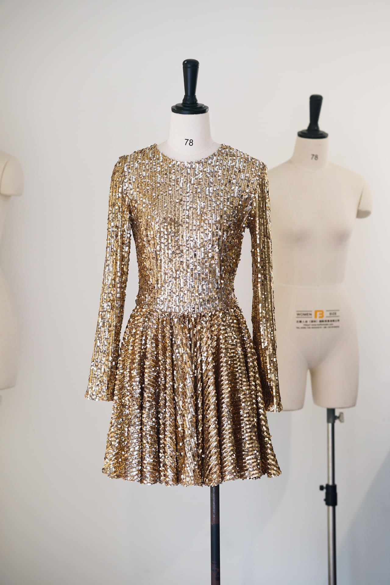 VÁY DOLCE & GABBANA ROUND NECK SEQUIN PARTY MID DRESS High Classy