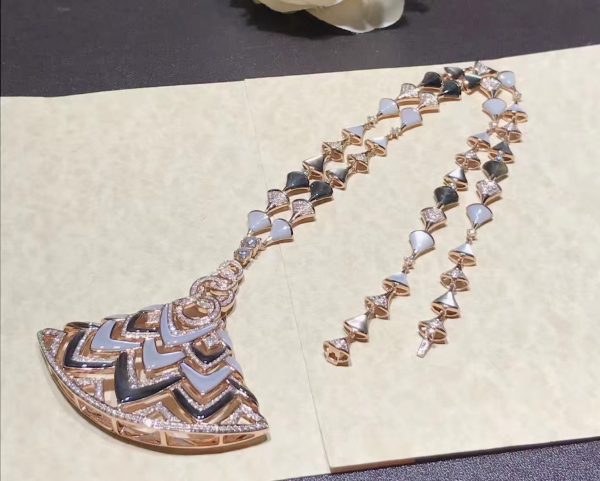 Vòng cổ BVLGARI Divas Dream Xà cừ và Kim cương vàng hồng 18K