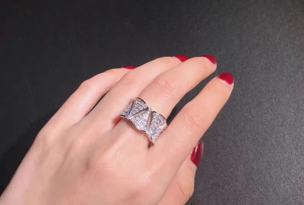 Nhẫn BVLGARI Divas' Dream full kim cương vàng trắng 18K