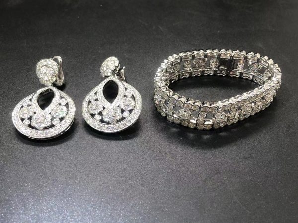 Vòng tay Van Cleef & Arpels Snowflake diamond vàng trắng 18K