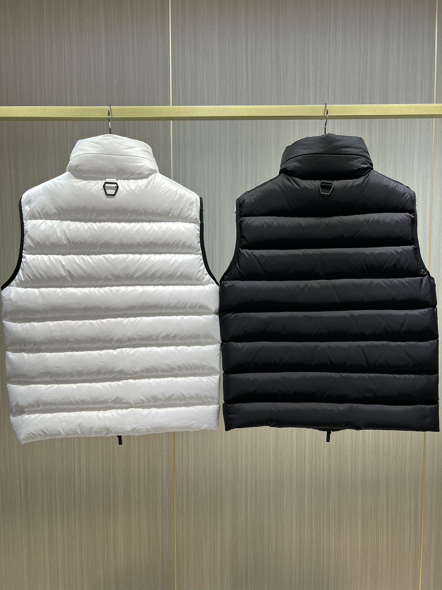 ÁO MONCLER WINTER BLACK AND WHITE DOWN JACKET NGẮN TAY
