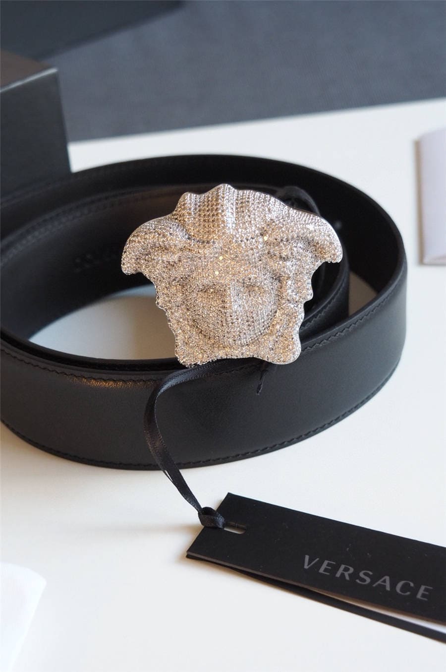 DÂY LƯNG VERSACE MEDUSA HEAD DIAMOND CALFSKIN LEATHER Khóa trắng