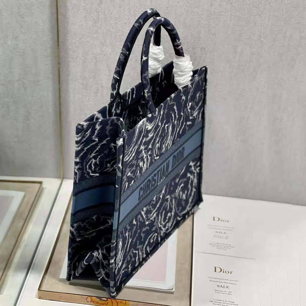 TÚI Dior Women Large Dior Book Tote Blue Dior Roses Embroidery
