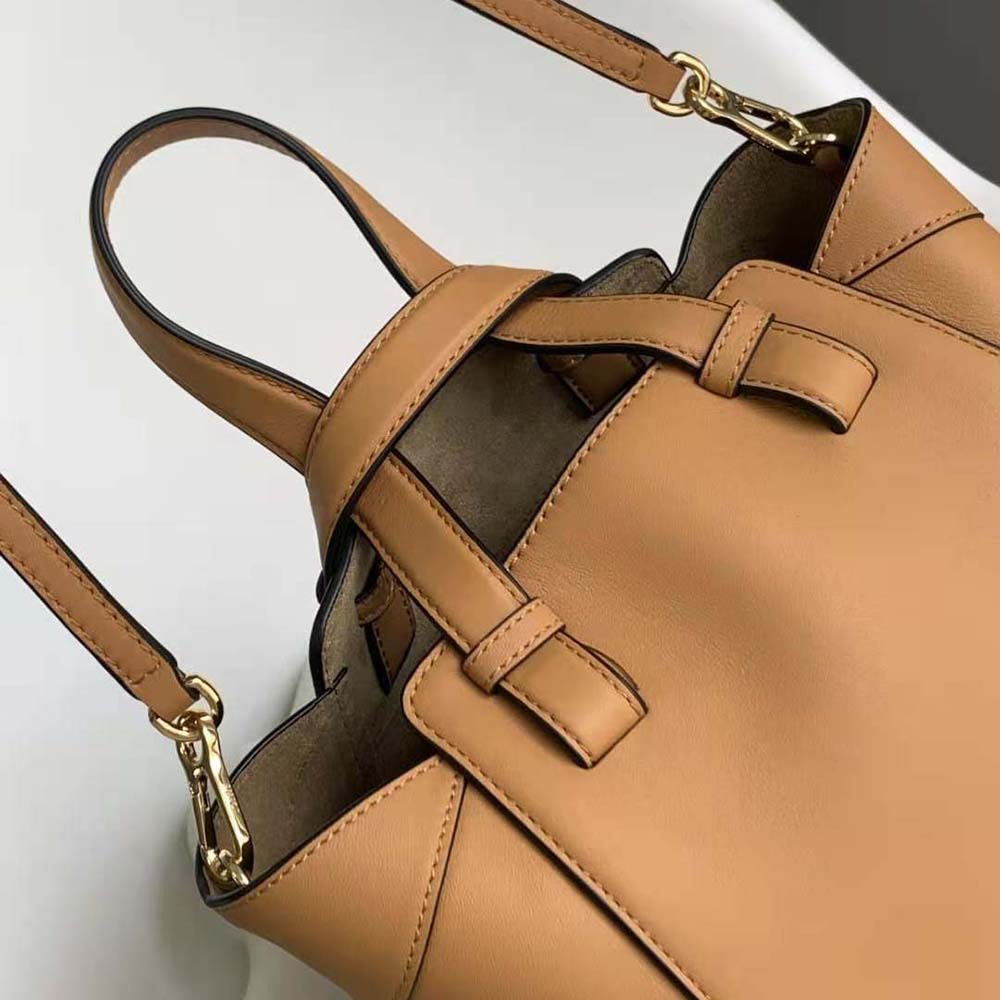 TÚI Loewe Women Hammock Nugget Bag in Nappa Calfskin-Brown