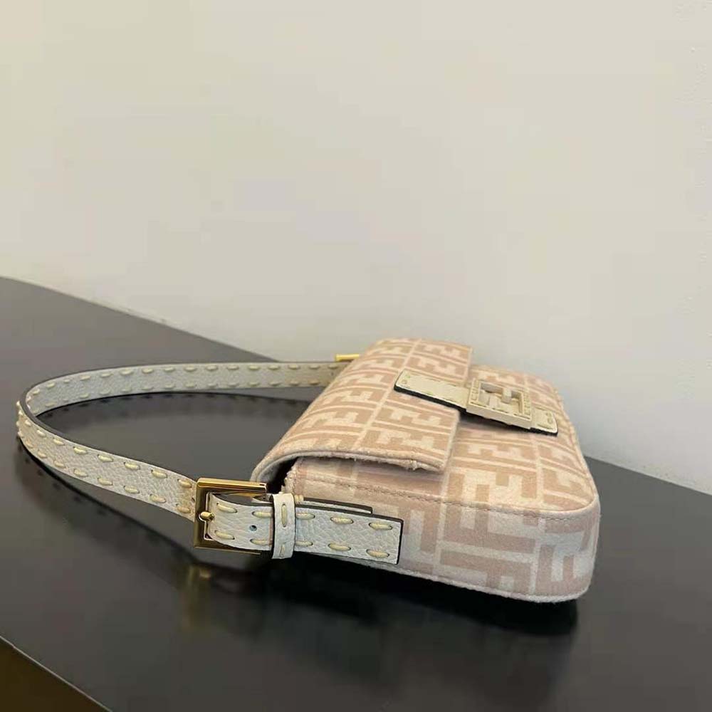 TÚI FENDI Medium Baguette 1997 Beige FF Wool Bag