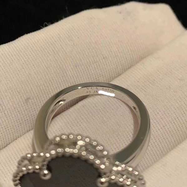 Nhẫn Van Cleef & Arpels Alhambra Onyx vàng trắng 18K