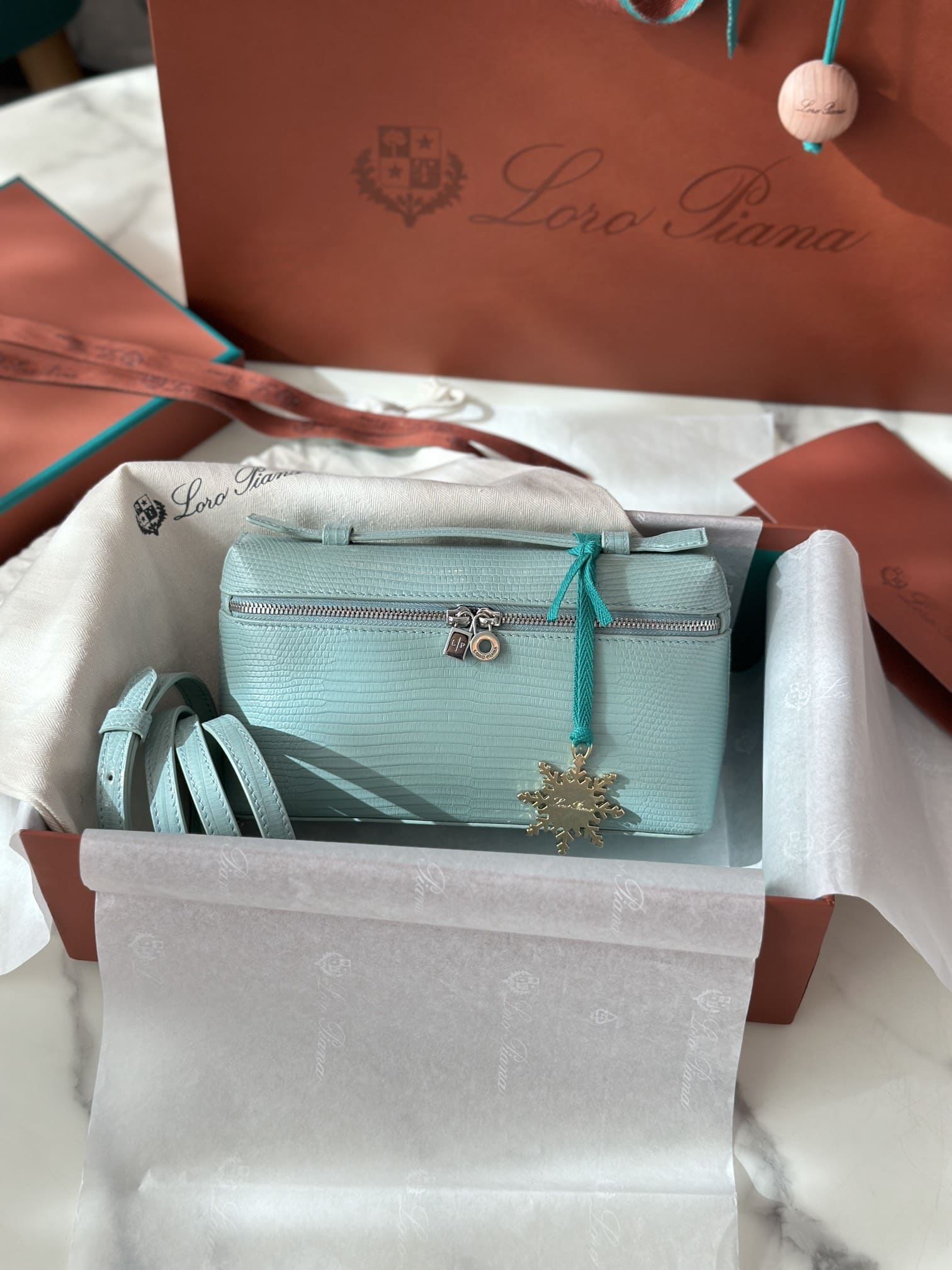 TÚI Loro Piana Women Extra bằng da bê kết hợp vải lanh