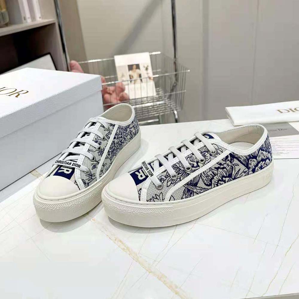 GIÀY Dior Women Walk’N’Dior Sneaker White and Blue Dior Jardin D’Hiver Embroidered Cotton