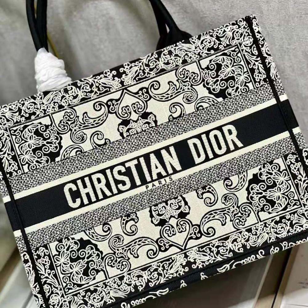 TÚI Christian Dior Book Tote White and Black Dior Bandana Embroidery