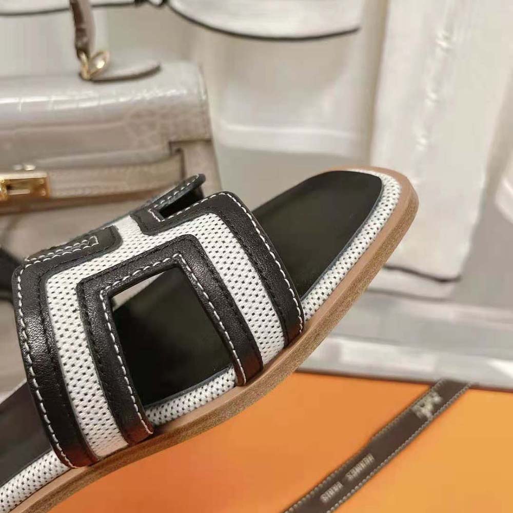 GIÀY Hermes Women Oran Sandal in Calfskin and H Canvas with Iconic H Cut-Out-Black SS2022