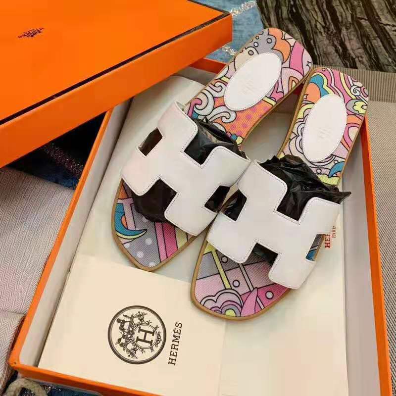 GIÀY Hermes Sandal in Metallic Nappa Leather and Cristal Powder-Sandy SS2022