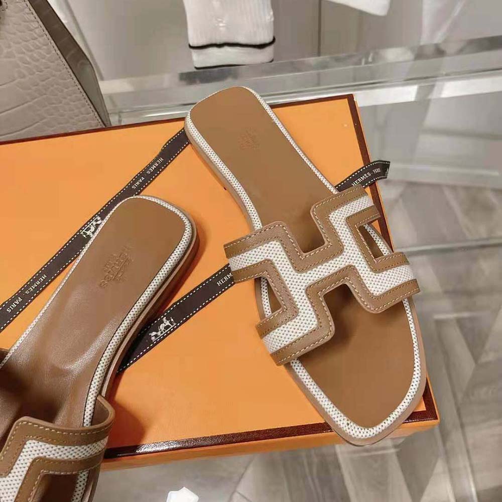 GIÀY Hermes Women Oran Sandal in Calfskin and H Canvas with Iconic H Cut-Out SS2022