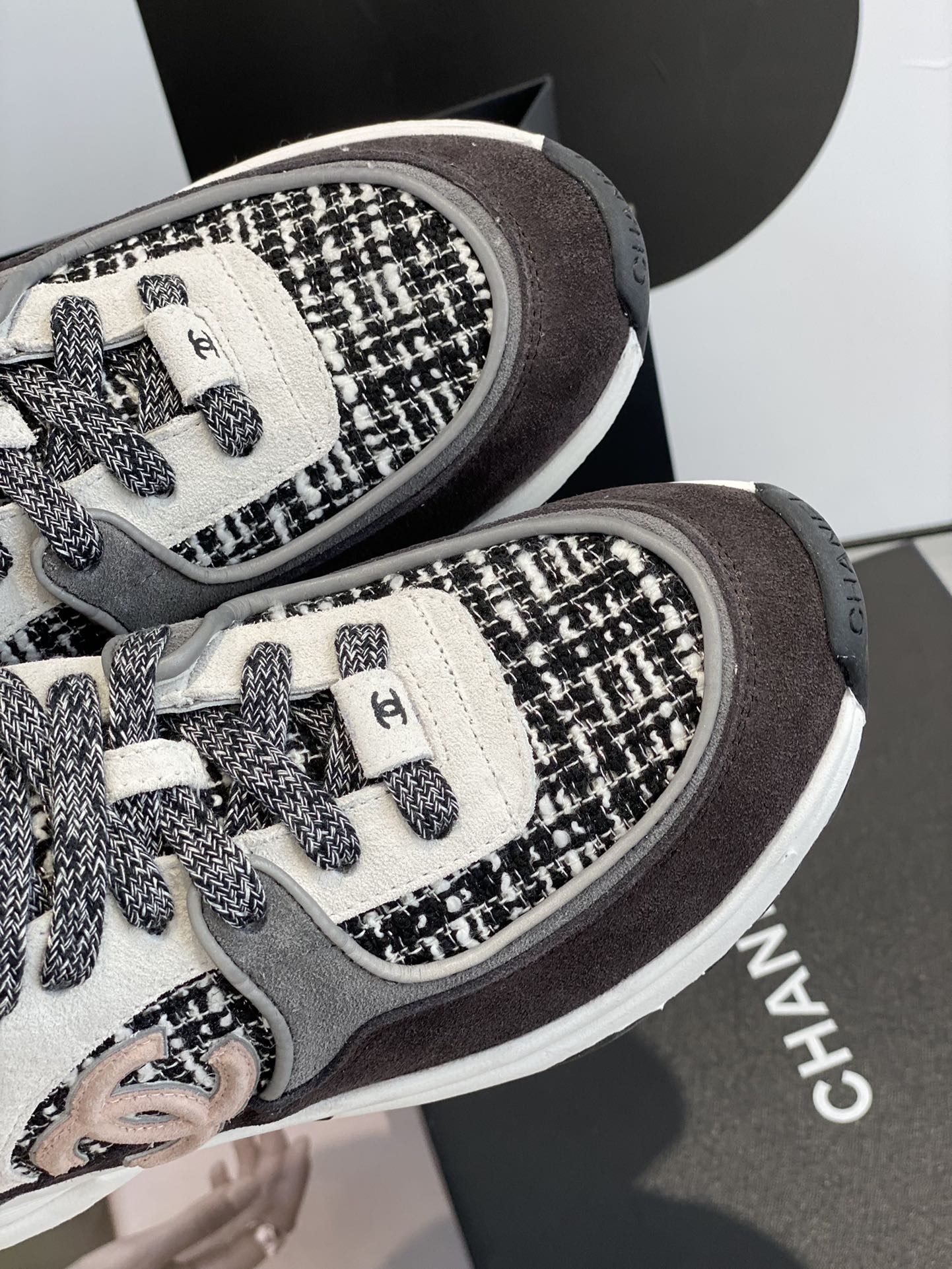 GIÀY CHANEL MULTICOLOR SUEDE LOGO SNEAKERS