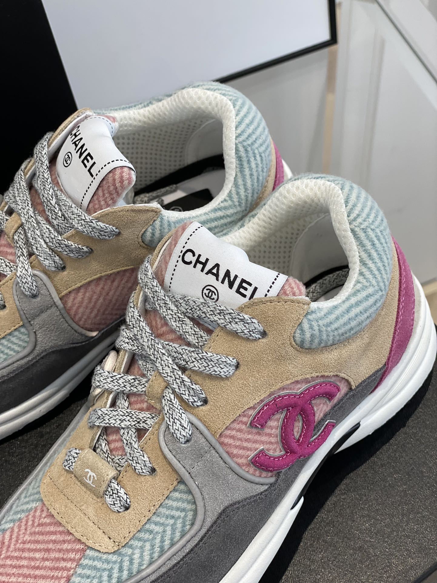 GIÀY CHANEL MULTICOLOR SUEDE LOGO SNEAKERS