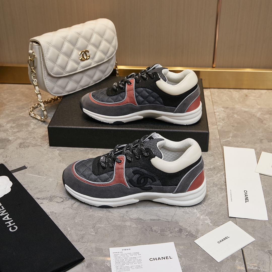 GIÀY CHANEL GREY SUEDE LOGO SNEAKERS