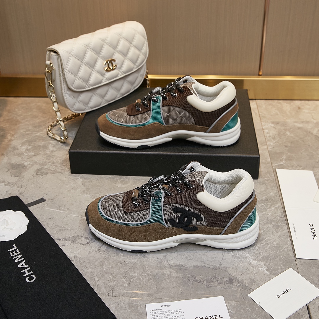 GIÀY CHANEL BROWN SUEDE LOGO SNEAKERS