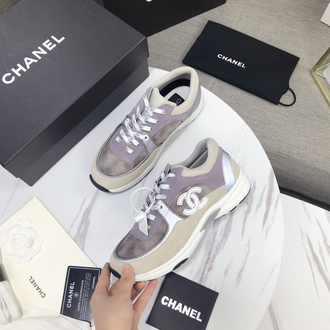 GIÀY CHANEL GREY SUEDE LOGO SNEAKERS