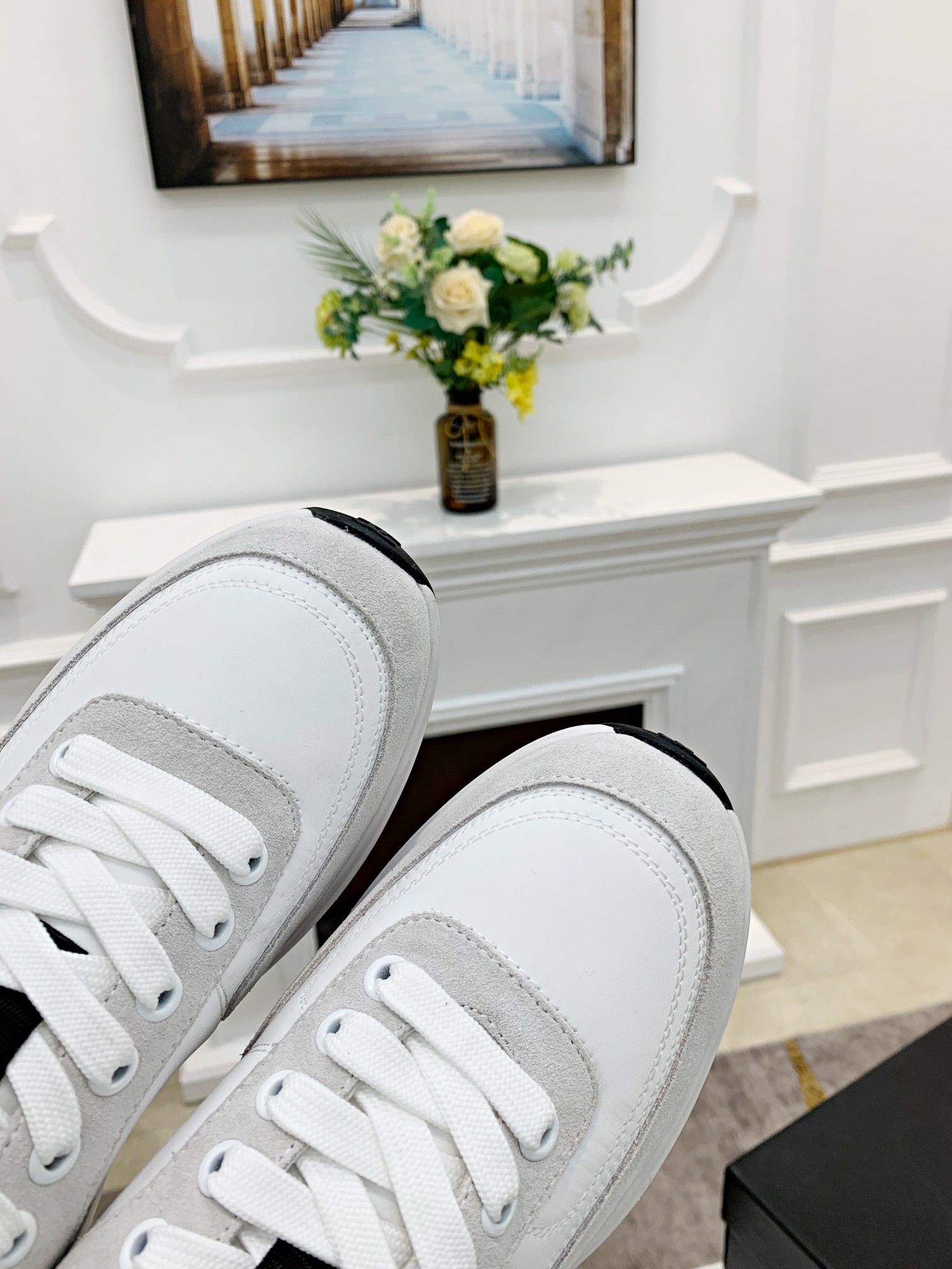 GIÀY CHANEL WHITE SUEDE  LOGO SNEAKERS