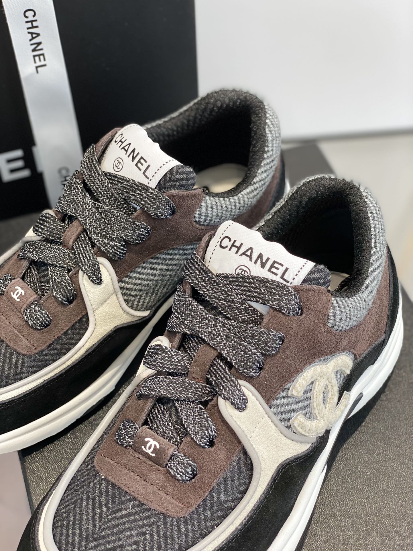 GIÀY CHANEL MULTICOLOR SUEDE LOGO SNEAKERS