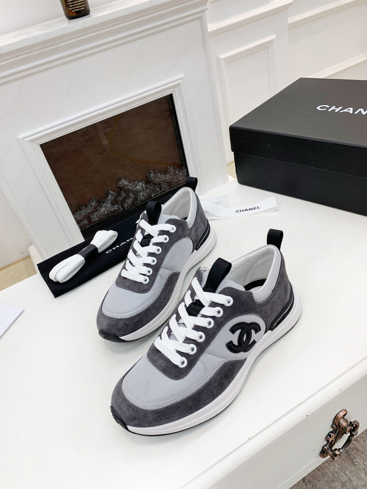 GIÀY CHANEL GREY SUEDE  LOGO SNEAKERS