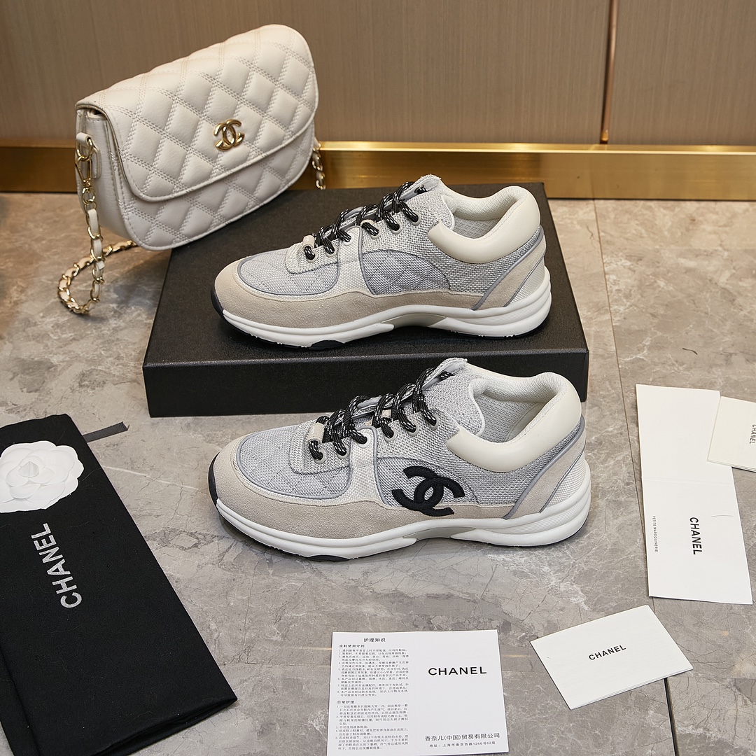 GIÀY CHANEL GREY SUEDE LOGO SNEAKERS