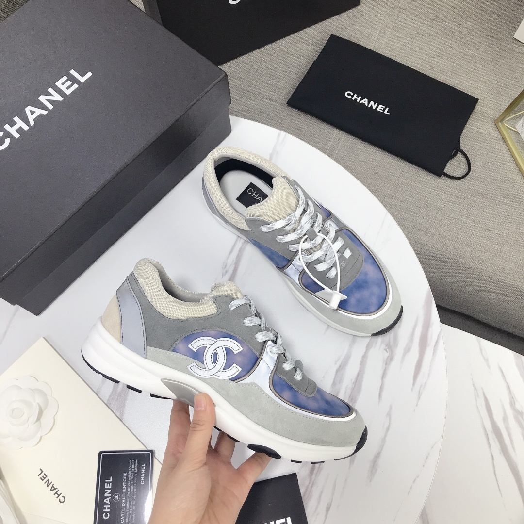 GIÀY CHANEL BLUE SUEDE LOGO SNEAKERS