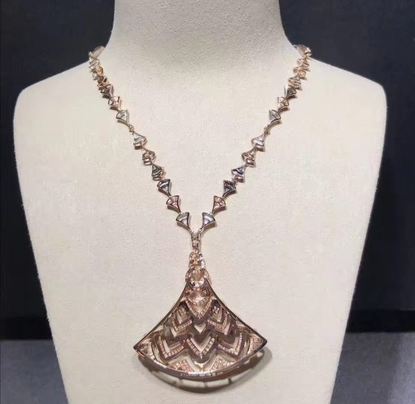 Vòng cổ BVLGARI Divas Dream Xà cừ và Kim cương vàng hồng 18K