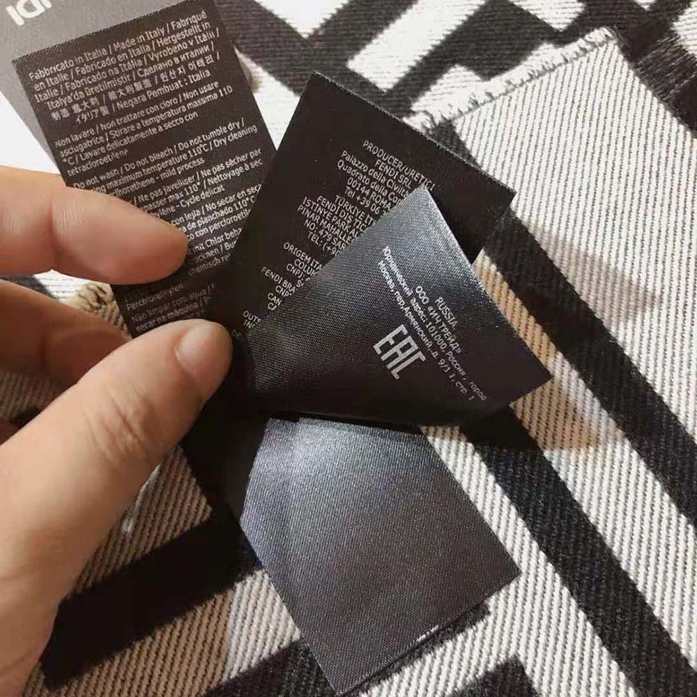 KHĂN Fendi Beige Wool and Silk Scarf
