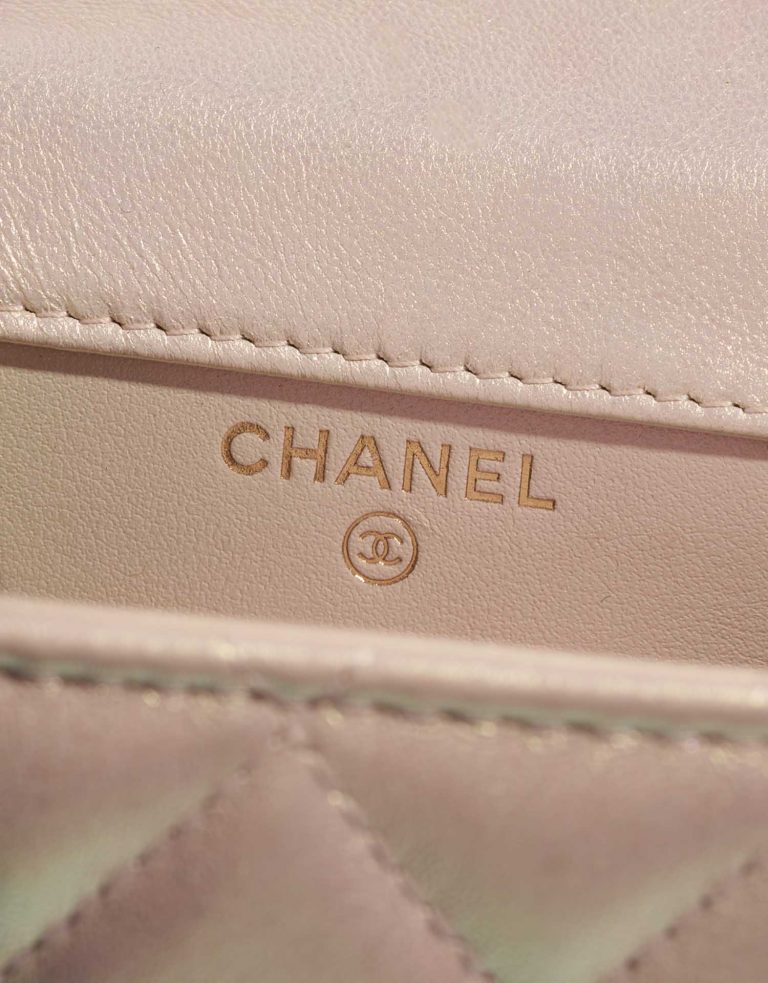 TÚI Chanel Phone Holder Lamb Metallic Pearl White