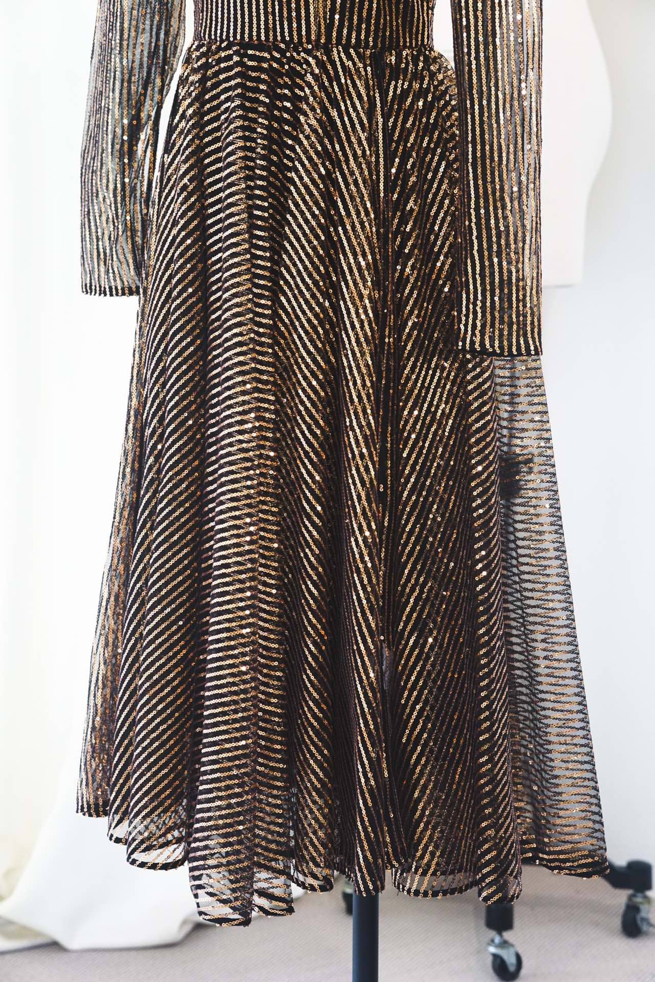 VÁY DOLCE & GABBANA ROUND NECK SEQUIN PARTY LONG DRESS High Classy