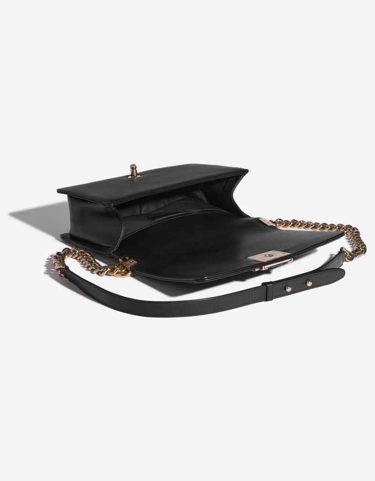 TÚI Chanel Boy New Medium Calfskin Black