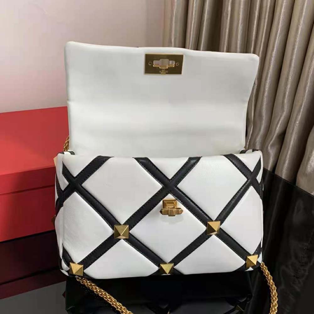 TÚI Valentino Large Roman Stud the Shoulder Bag in Nappa with Grid Detailing-White