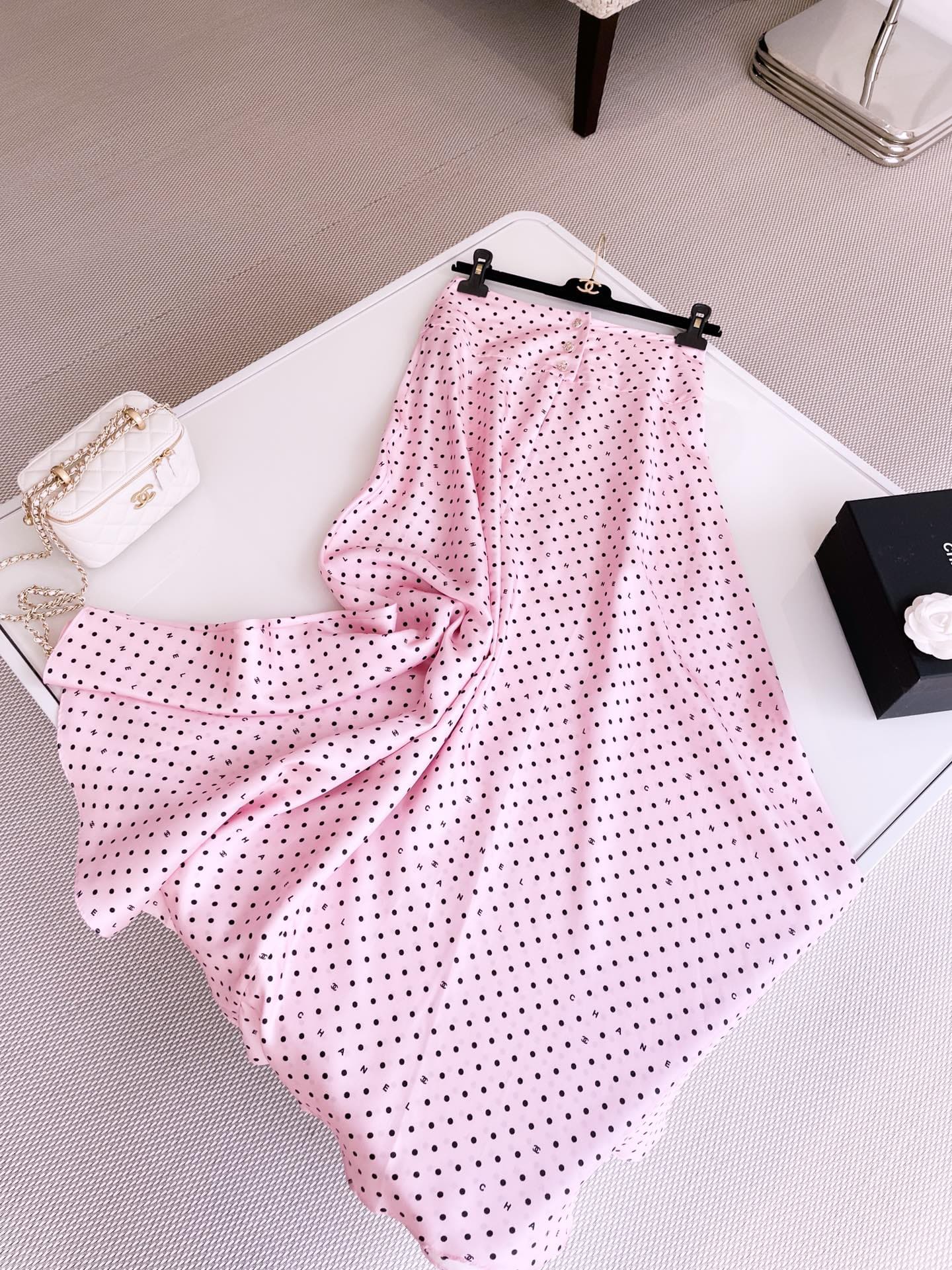 BỘ ĐỒ CHANEL CHẤM BI MÀU HỒNG LONG DRESS High Classy