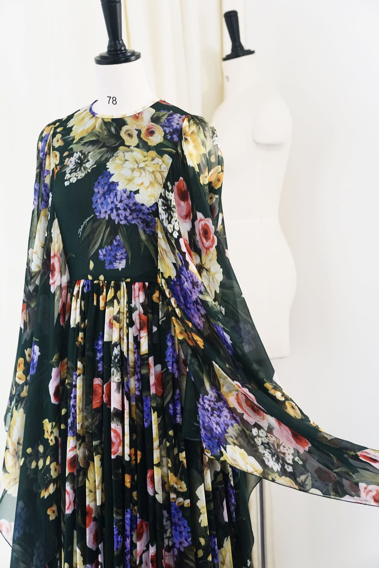 VÁY DOLCE & GABBANA BLACK BLUE FLORAL PRINT LONG DRESS High Classy