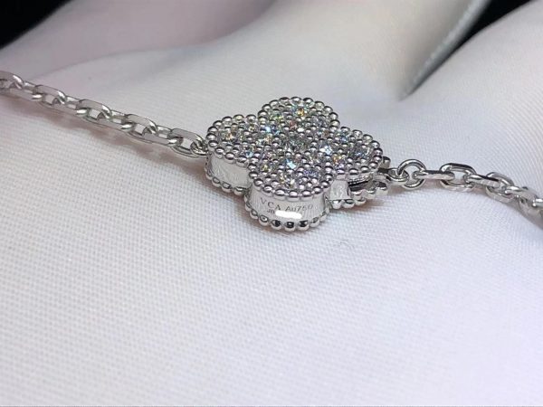 Vòng cổ Van Cleef & Arpels Magic Alhambra 16 Motif Diamond vàng trắng 18K