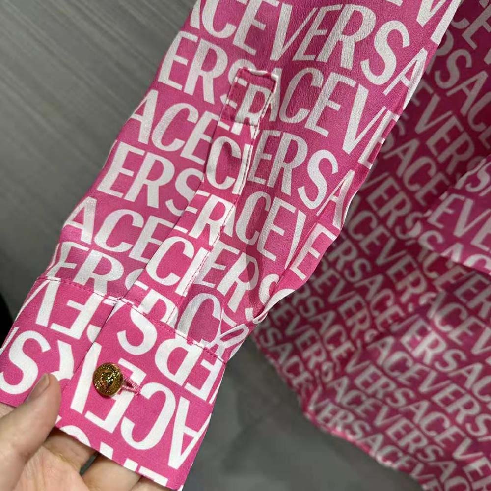 ÁO Versace Allover Logo-Pink