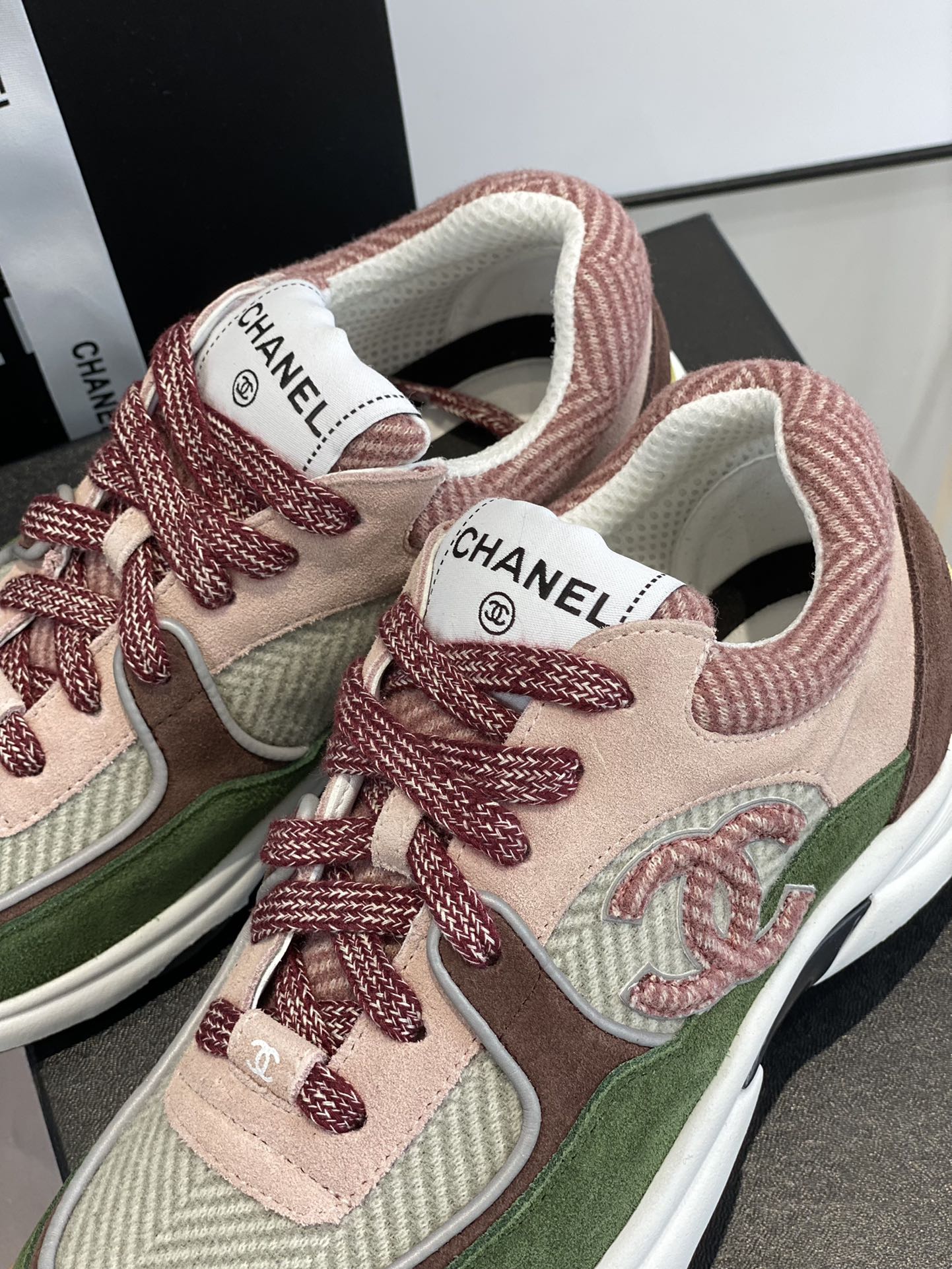 GIÀY CHANEL MULTICOLOR SUEDE LOGO SNEAKERS