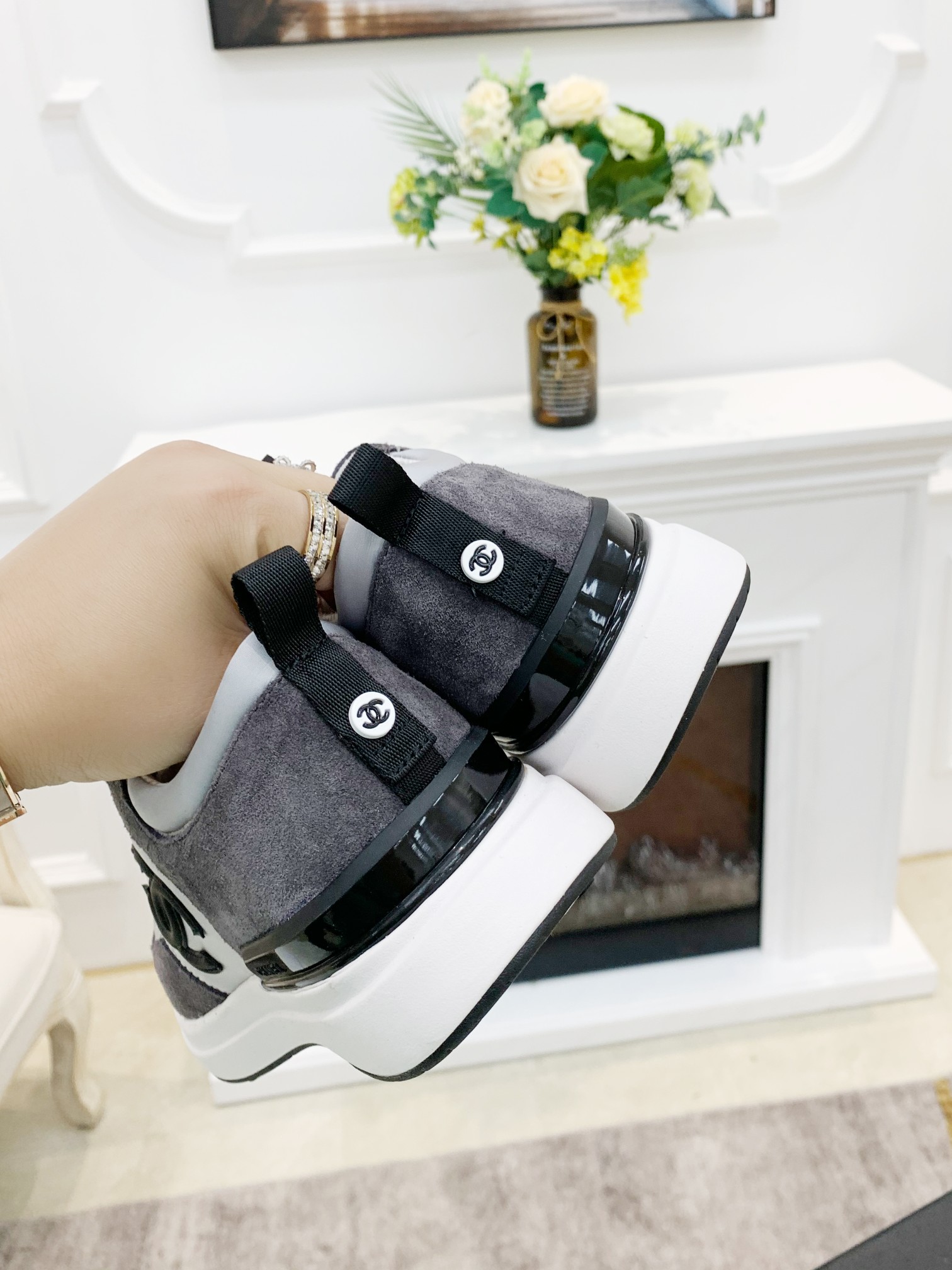 GIÀY CHANEL GREY SUEDE  LOGO SNEAKERS