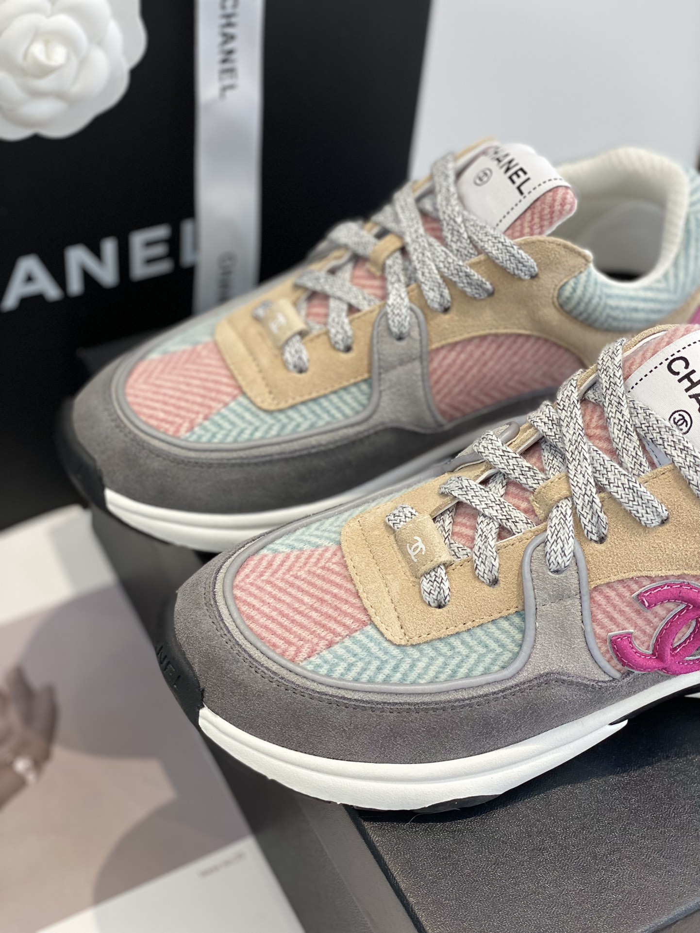 GIÀY CHANEL MULTICOLOR SUEDE LOGO SNEAKERS