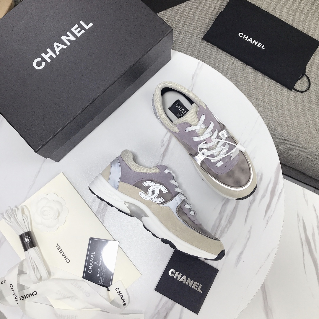 GIÀY CHANEL GREY SUEDE LOGO SNEAKERS