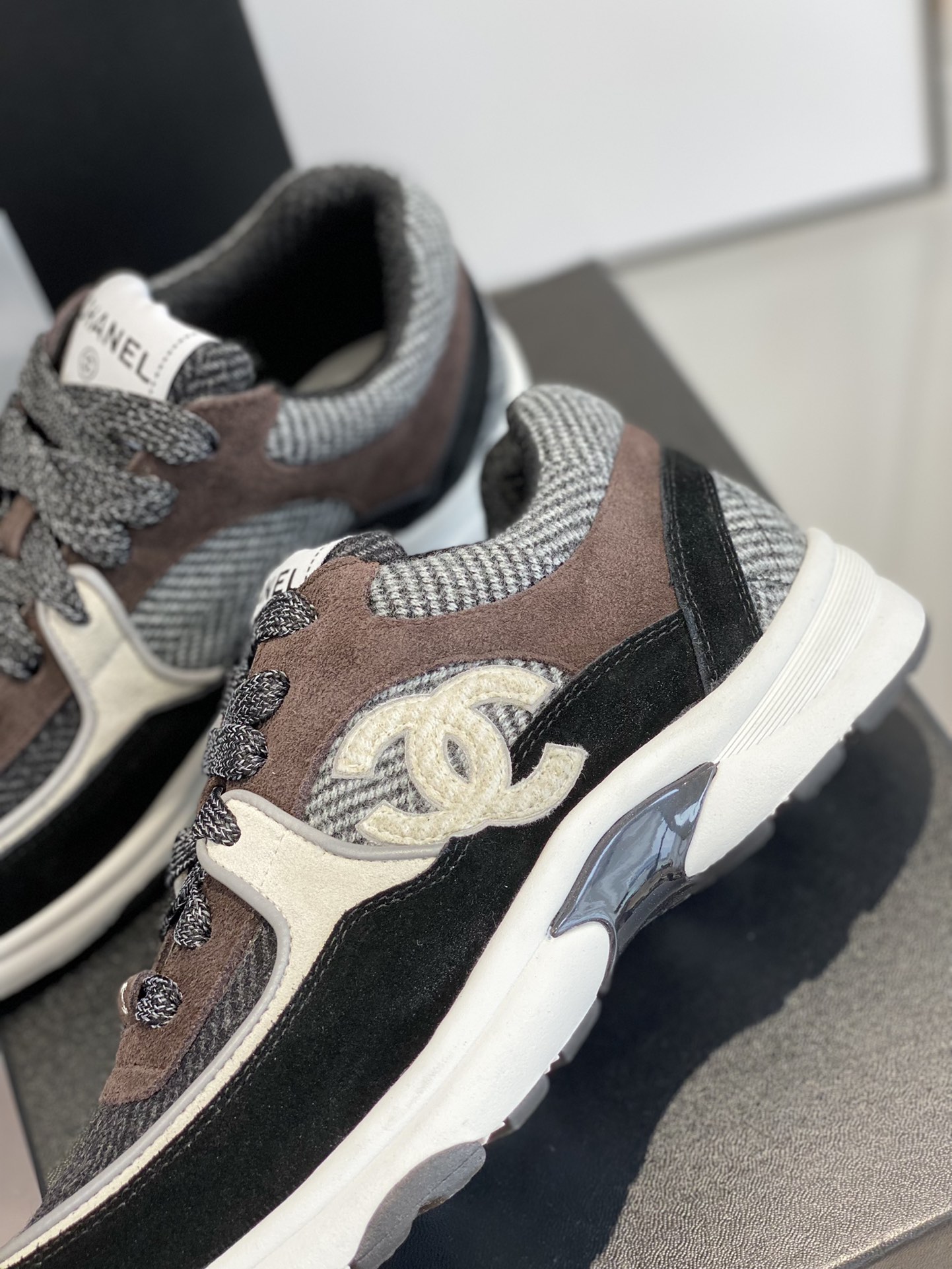 GIÀY CHANEL MULTICOLOR SUEDE LOGO SNEAKERS