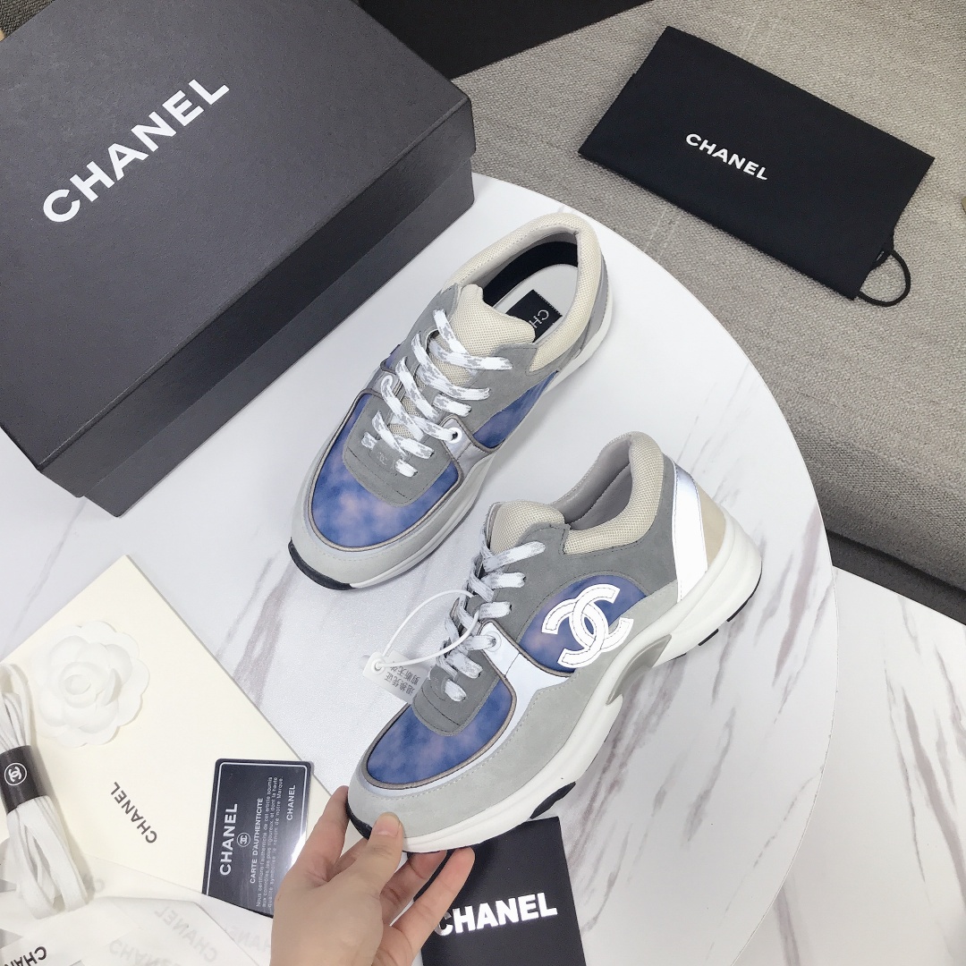 GIÀY CHANEL BLUE SUEDE LOGO SNEAKERS